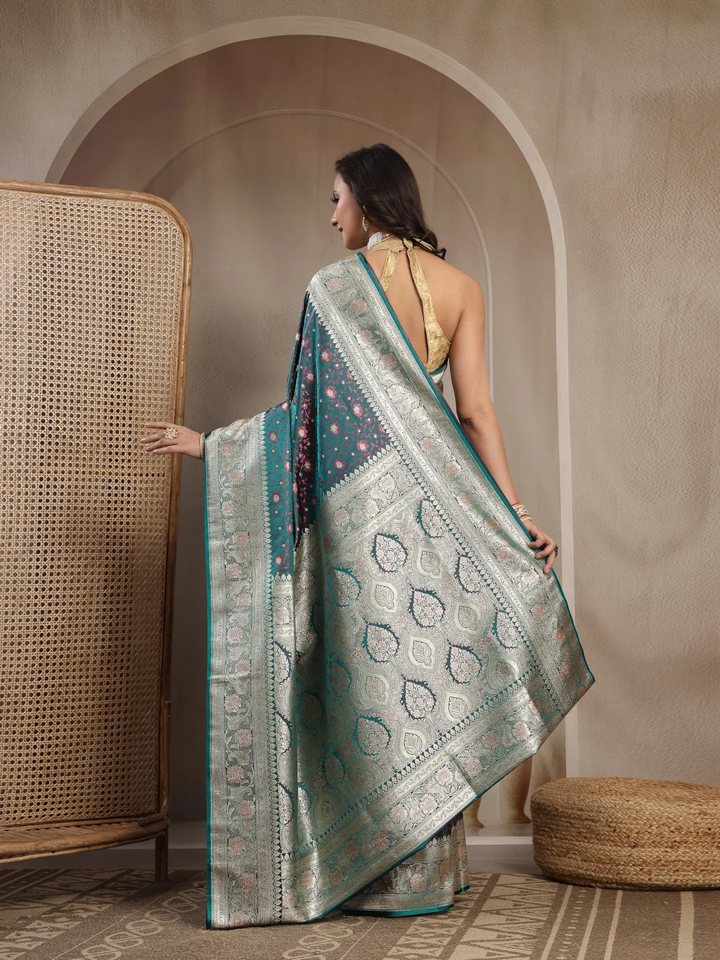 Back View and Pallu Style of Rama Green Banarasi Zari Saree - Sukunj
