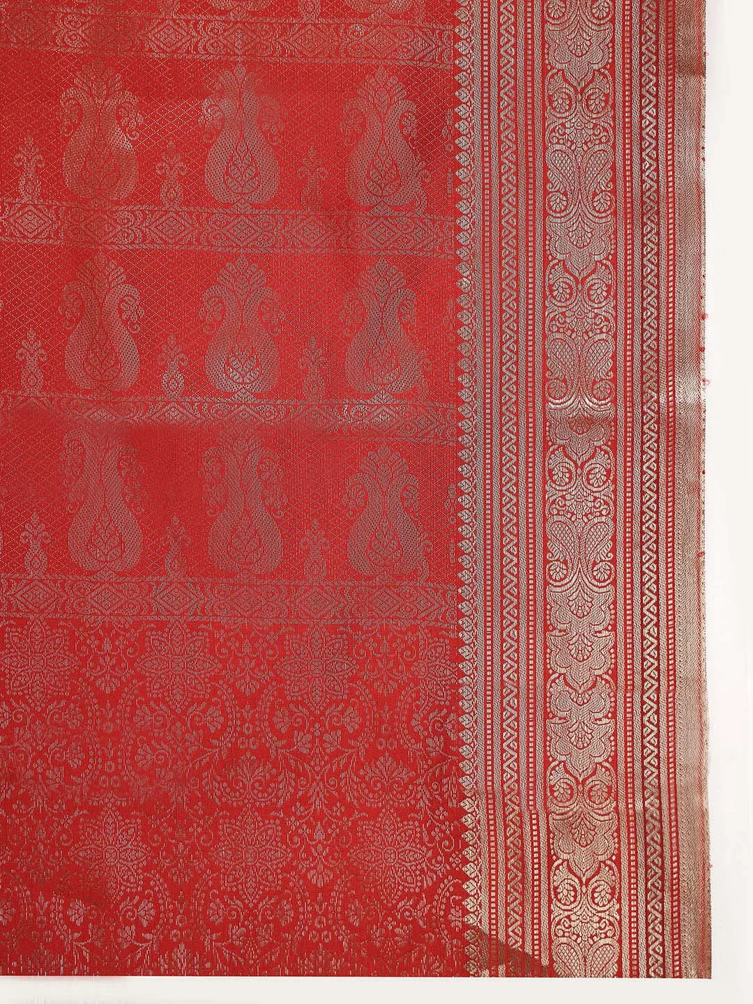 Close up View of Detailed Gold Zari Pallu with Traditional Animal Motifs