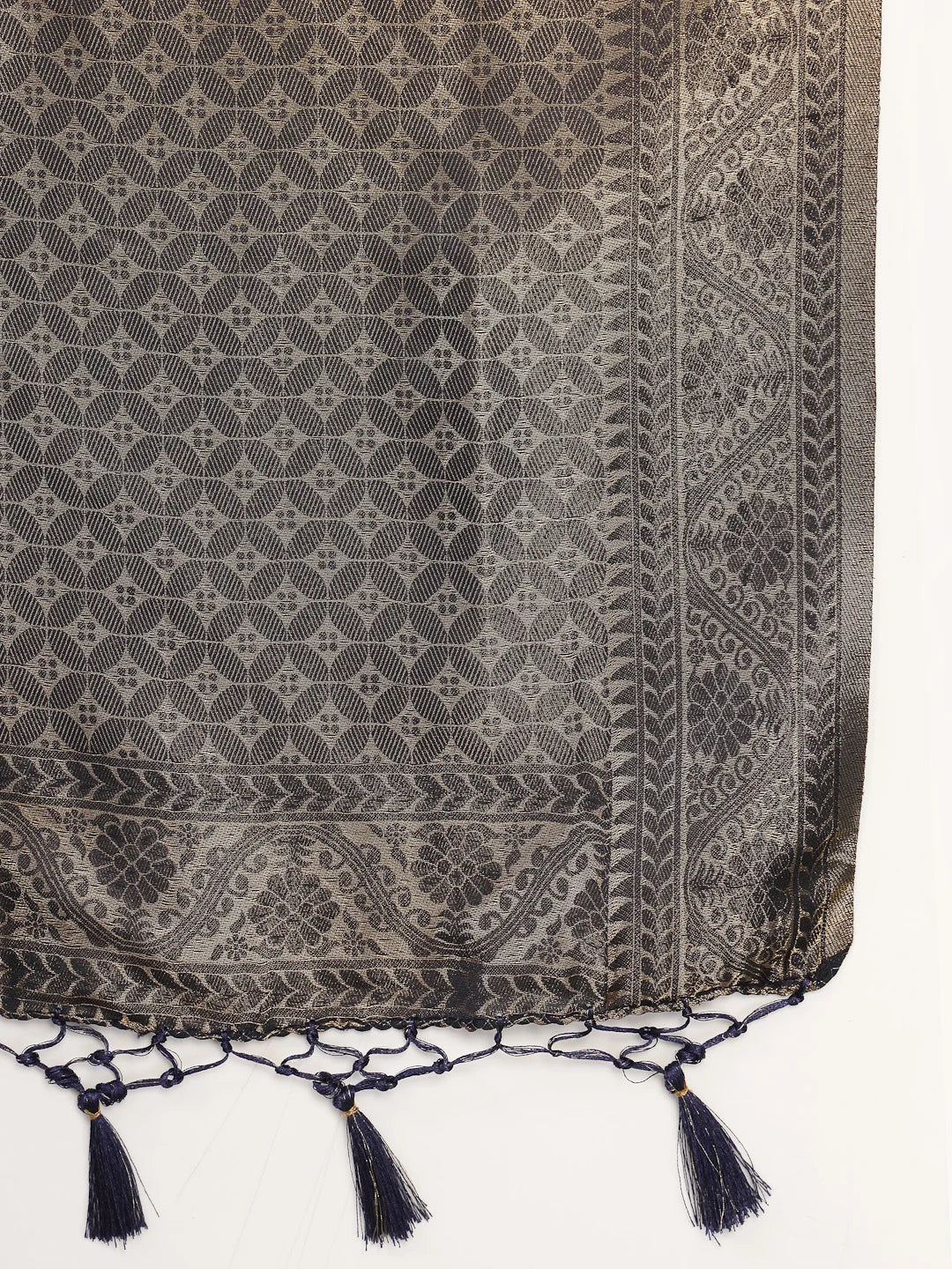 Close up View of Woven Banarasi Pallu with Elegant Tassel Finishing